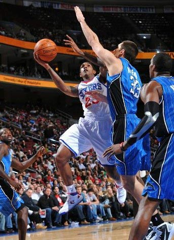 博格巴：我现在还会看曼联的比赛，我尊重那里的所有球员